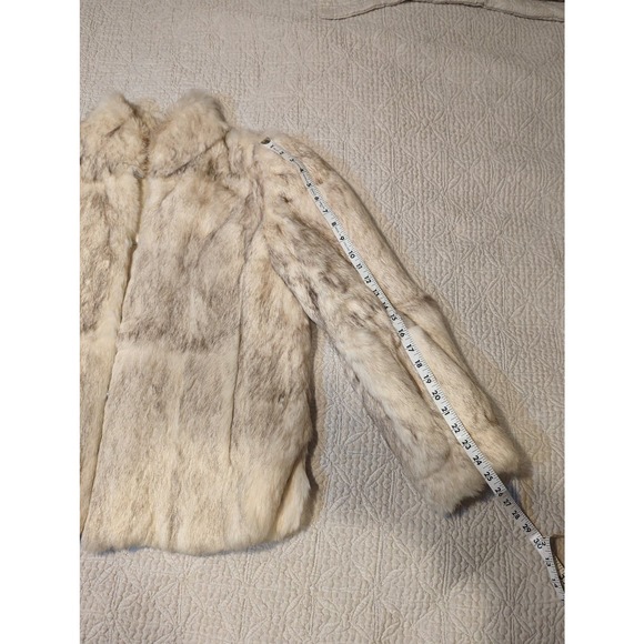 Gorgeous Rabbit Fur Coat Size Medium.  Impeccable condition - Picture 10 of 12